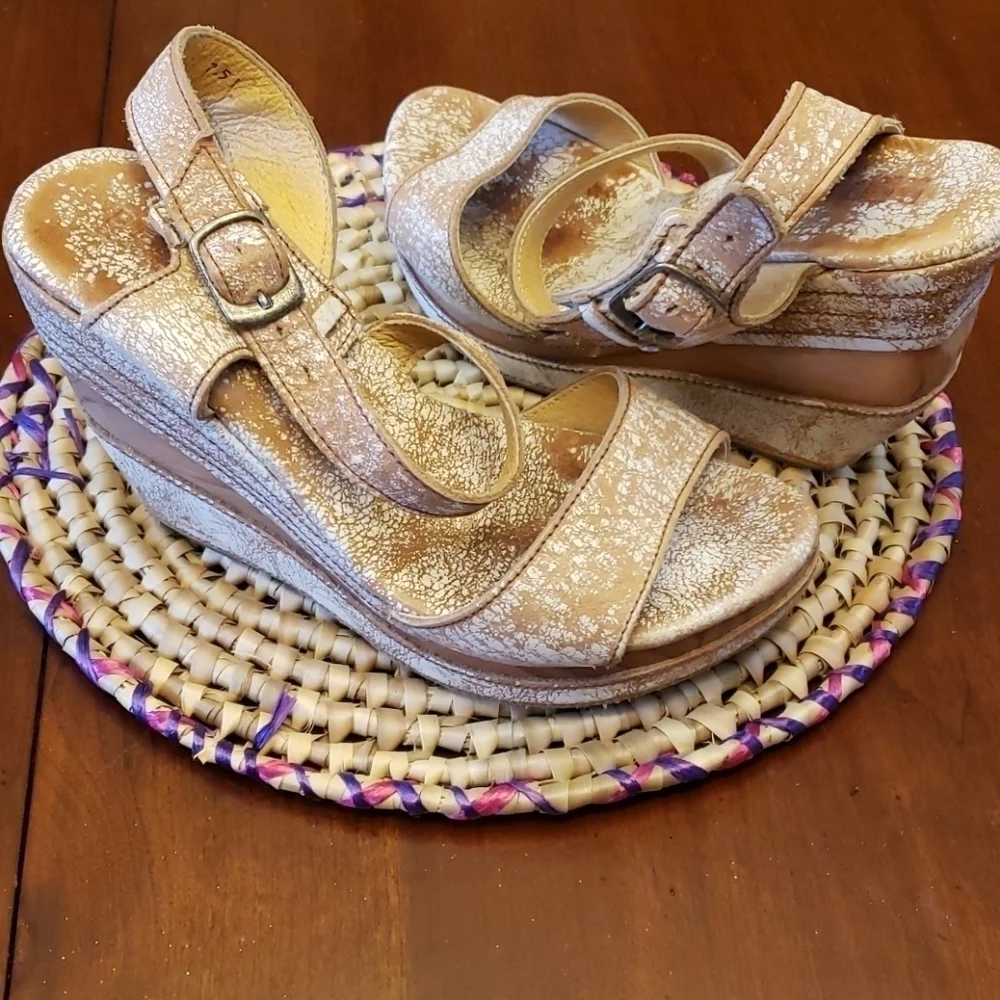 BED Stu Platform & Wedge Sandals EUC Tan & White